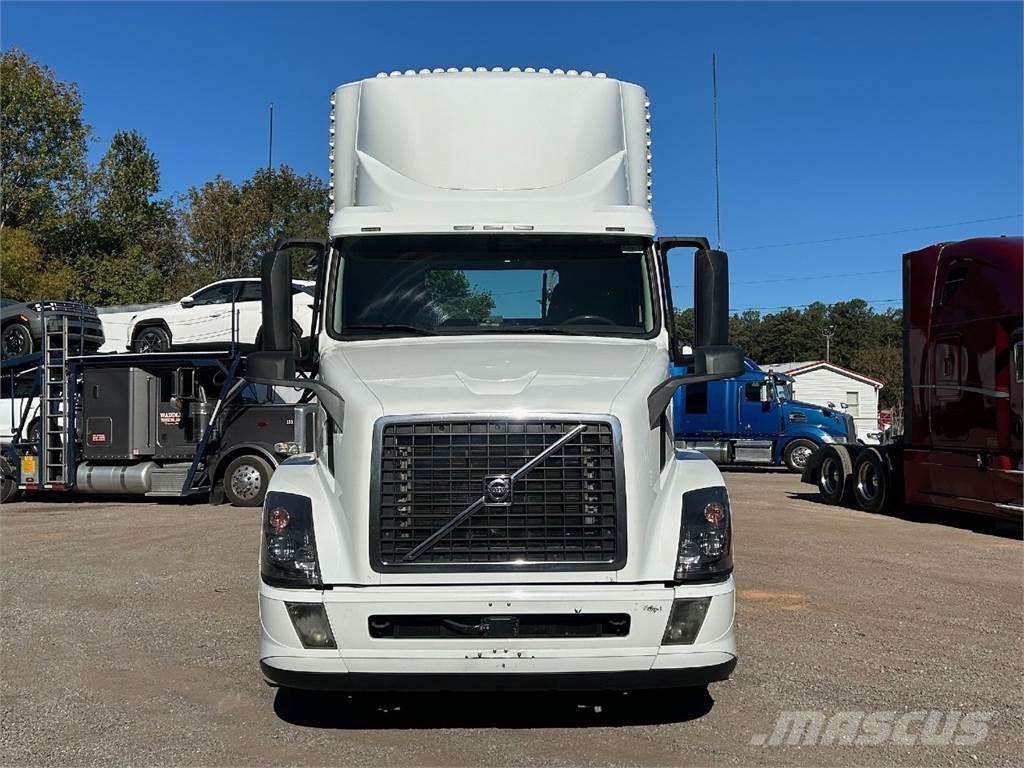 Volvo VNL42T300 Camiones tractor