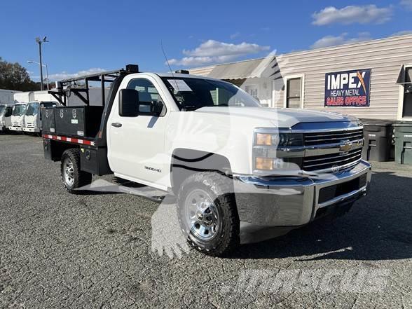 Chevrolet 3500HD Camiones de cama baja