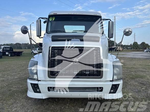 Volvo VNL42300 Camiones con chasís y cabina