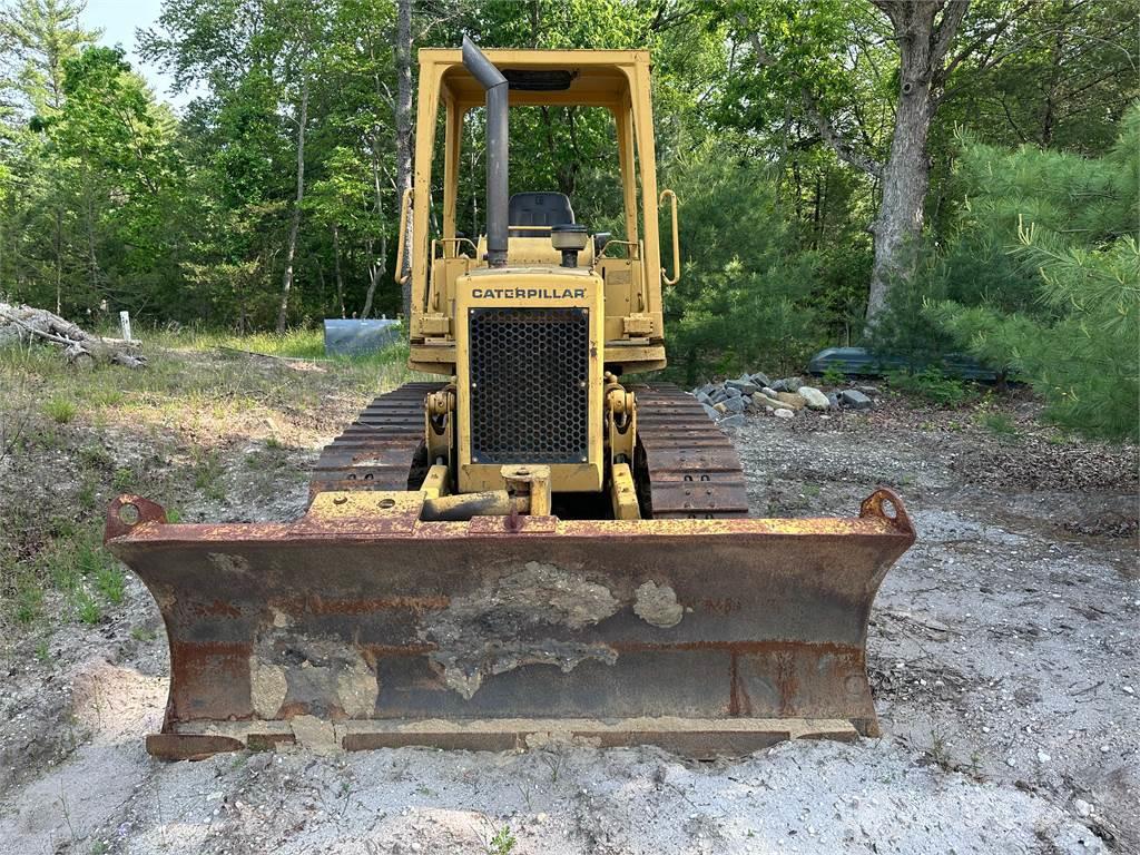 CAT D3B Buldozer sobre oruga