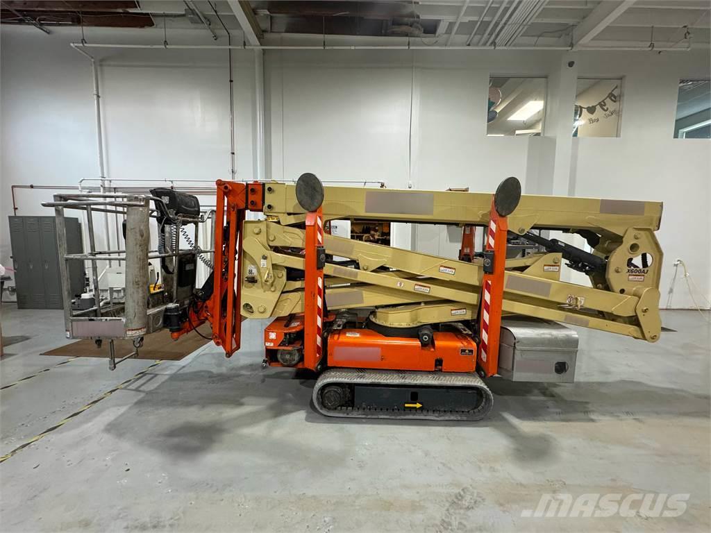 JLG X600AJ Plataformas y cucharones