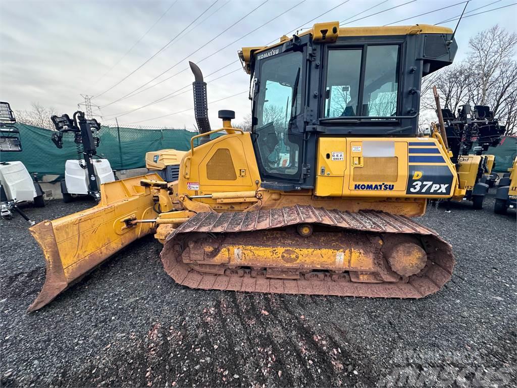 Komatsu D37PX Buldozer sobre oruga