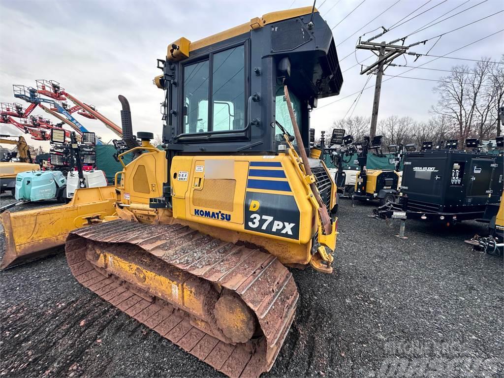 Komatsu D37PX Buldozer sobre oruga