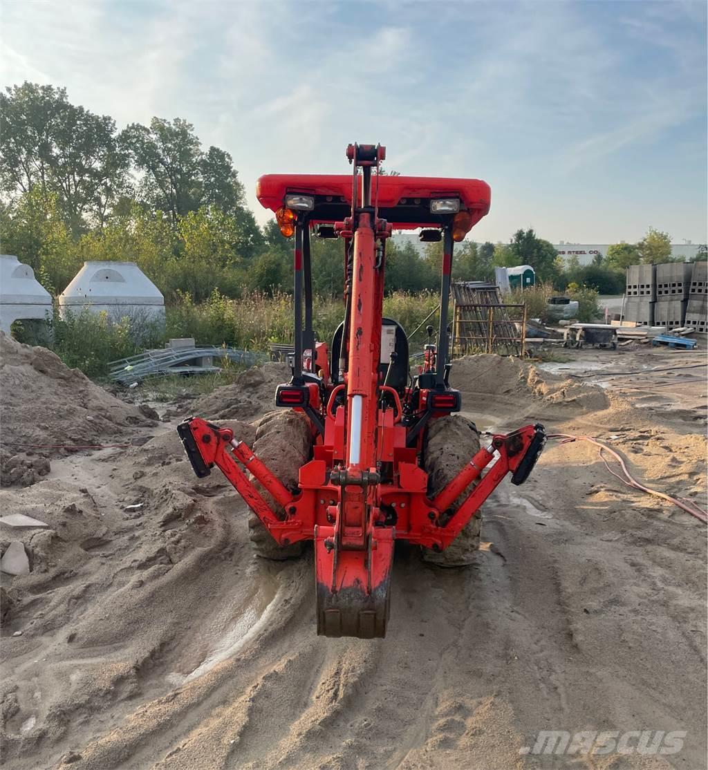 Kubota B26 Retrocargadoras