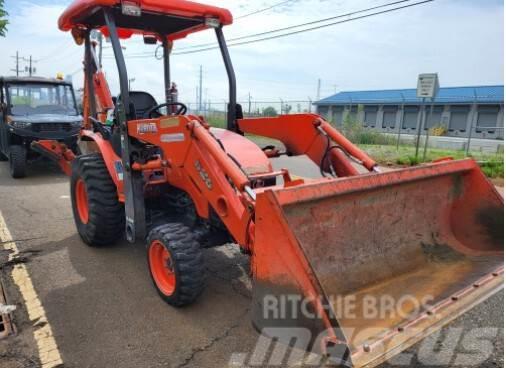 Kubota B26TLB Retrocargadoras