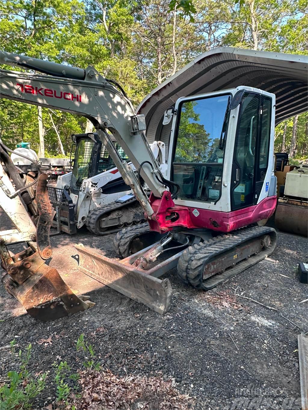 Takeuchi TB235 Excavadoras sobre orugas