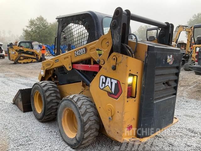 CAT 242D3 Minicargadoras