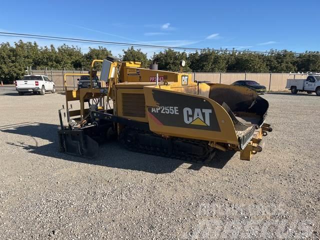 CAT AP255E Asfaltadoras