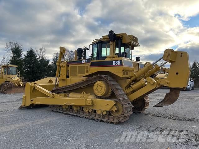 CAT D8R Buldozer sobre oruga