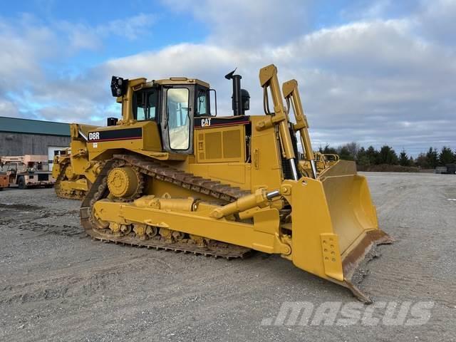 CAT D8R Buldozer sobre oruga