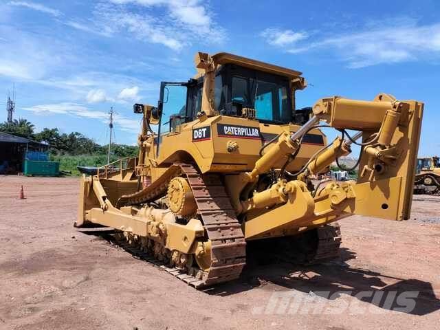 CAT D8T Buldozer sobre oruga