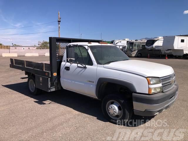 Chevrolet 3500 Camiones de cama baja