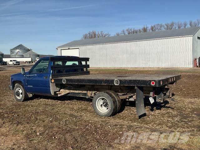 Chevrolet 3500 Camiones de cama baja