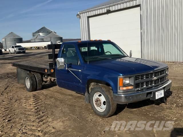 Chevrolet 3500 Camiones de cama baja