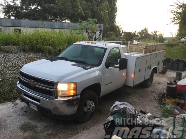 Chevrolet 3500HD Caja abierta/laterales abatibles