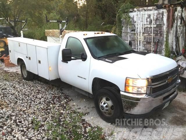 Chevrolet 3500HD Caja abierta/laterales abatibles