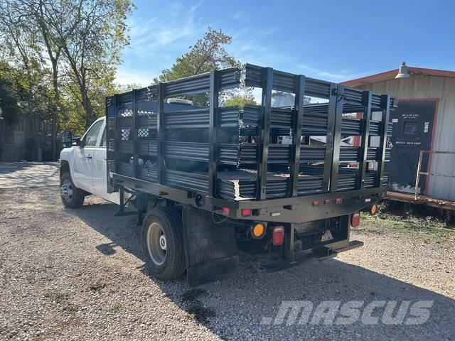 Chevrolet 3500HD Camiones de cama baja