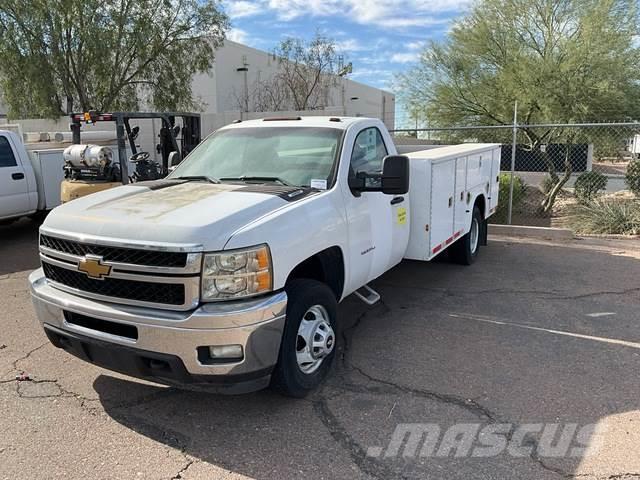 Chevrolet 3500HD Caja abierta/laterales abatibles