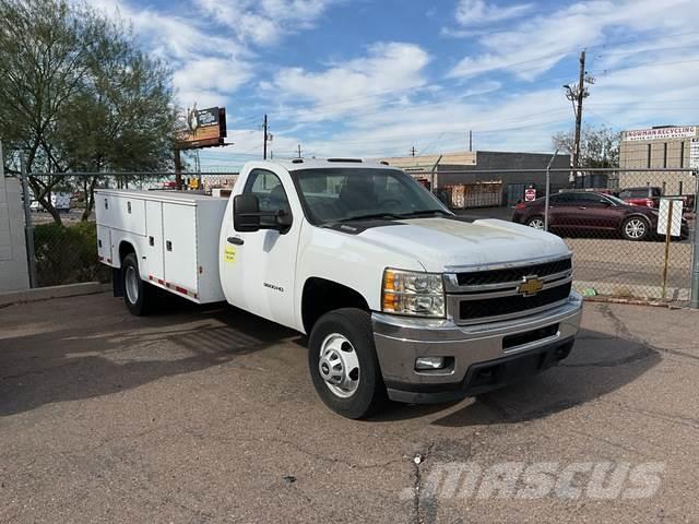 Chevrolet 3500HD Caja abierta/laterales abatibles