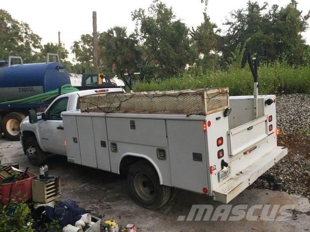 Chevrolet 3500HD Caja abierta/laterales abatibles