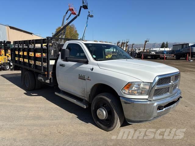 Dodge 5500 Camiones de cama baja