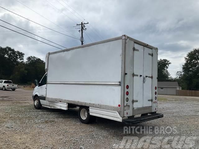 Dodge Sprinter Camiones con caja de remolque