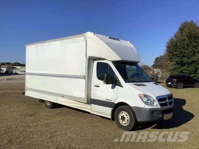 Dodge Sprinter Camiones con caja de remolque