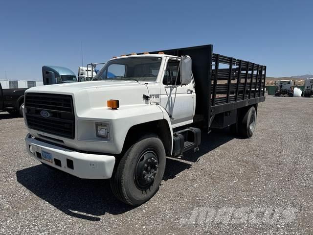 Ford F700 Camiones de cama baja