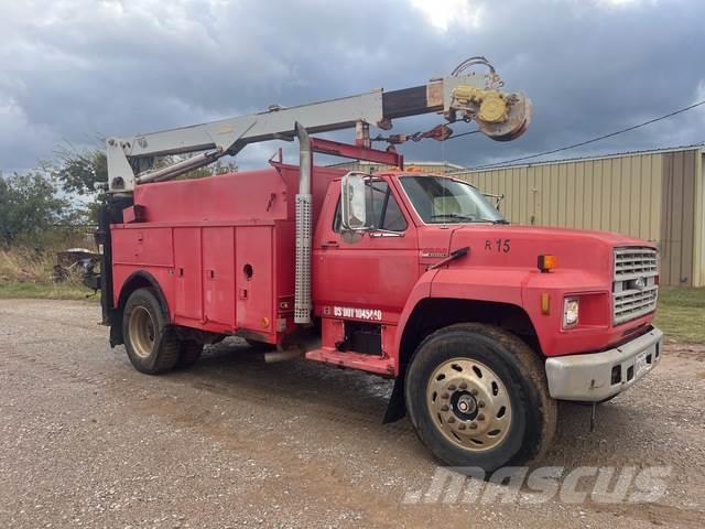 Ford F800 Caja abierta/laterales abatibles