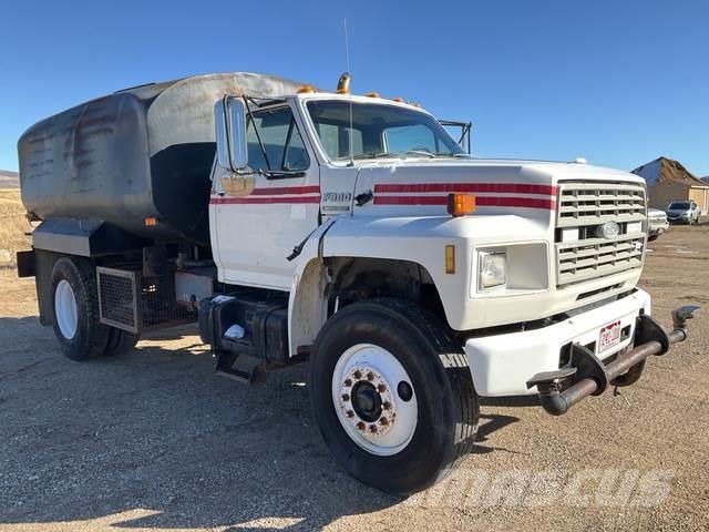 Ford F800 Camiones cisterna