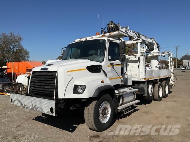 Freightliner 114SD Pinzas