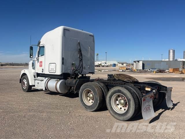 Freightliner 122SD Camiones tractor