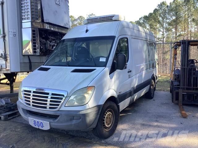 Freightliner F2CA114 Furgonetas cerradas