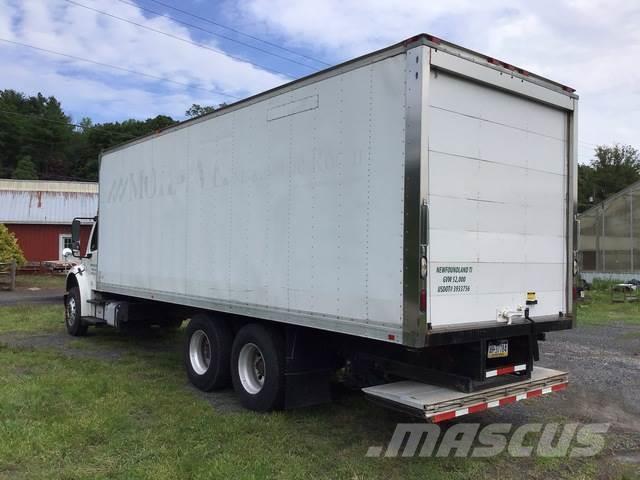 Freightliner M2106 Camiones con caja de remolque