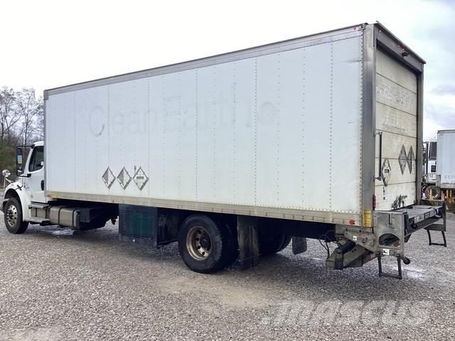 Freightliner M2106 Camiones con caja de remolque