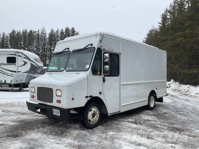 Freightliner MT45 Vehículos de caha cerrada