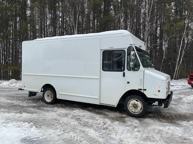 Freightliner MT45 Vehículos de caha cerrada