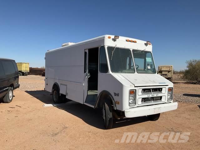 GMC P3500 Furgonetas cerradas