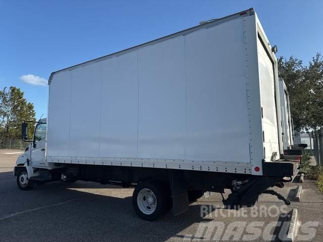 Hino 185 Camiones con caja de remolque