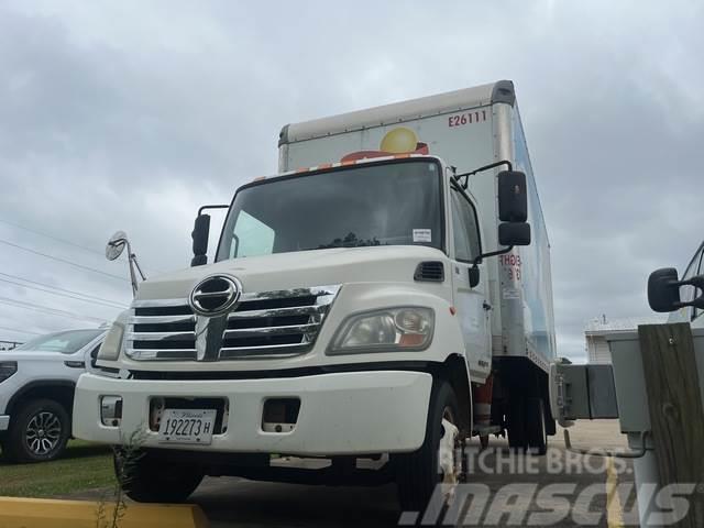 Hino 185 Camiones con caja de remolque