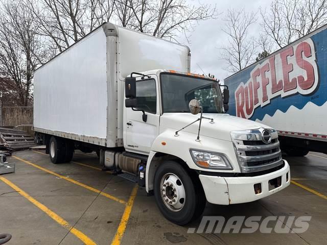 Hino 238 Camiones con caja de remolque