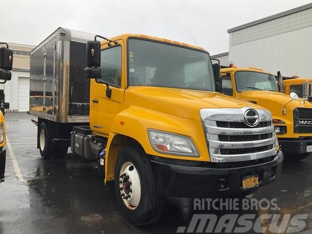 Hino 268 Camiones con caja de remolque