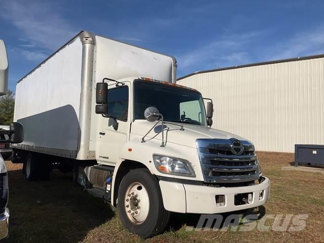 Hino 268 Camiones con caja de remolque