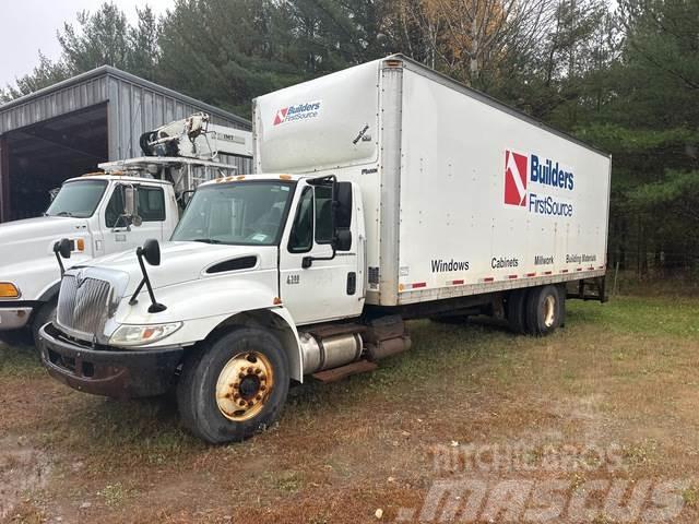 International 4000 Camiones con caja de remolque