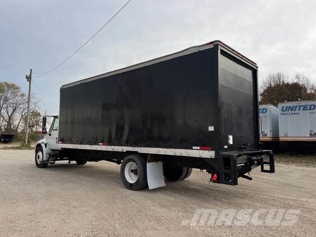 International 4300 Camiones con caja de remolque