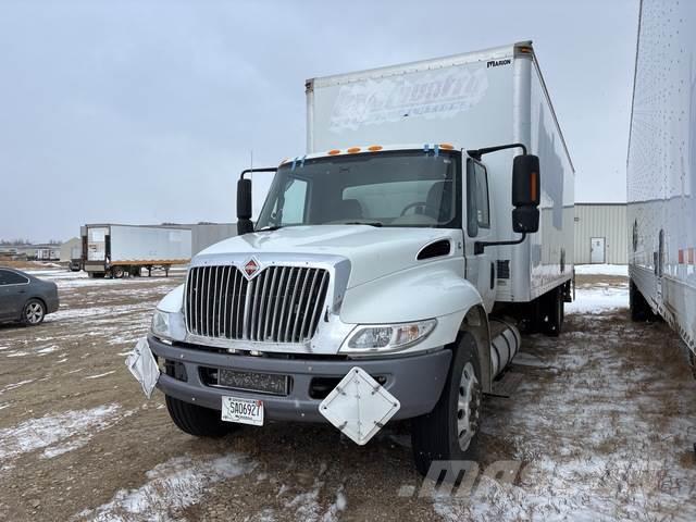 International 4300 Camiones con caja de remolque