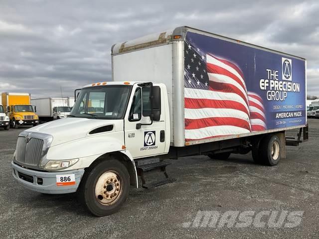 International 4300 Camiones con caja de remolque