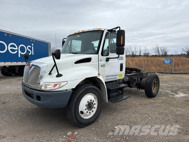 International 4300 Camiones tractor