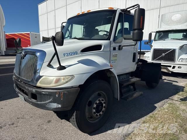 International 4300 Camiones tractor