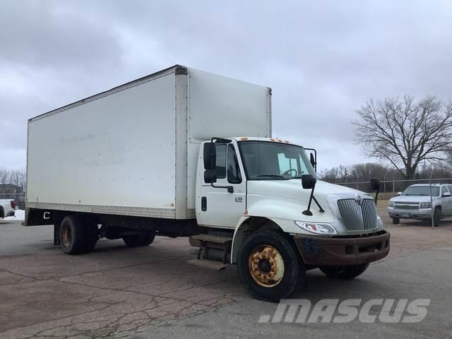 International 4300 Camiones con caja de remolque